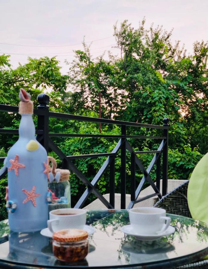 Wonderland Hotel Chakvi Bagian luar foto